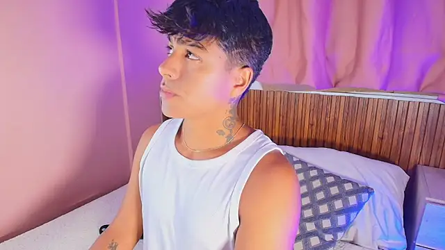 kiing azahell online show from April 4, 2026, 2:18 am