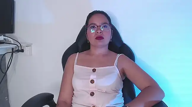 EvelynSweet1 online show from February 26, 2025, 7:32 pm