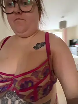 Snapshot of Tallulah-mae-xoxox chatting on October 10, 2025, 12:17 pm Tallulah-mae-xoxox online show from October 10, 2025, 12:17 pm