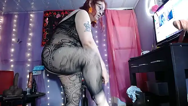 bigassruby45 online show from April 23, 2026, 11:28 pm