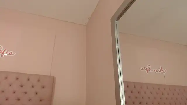 alice sofia online show from October 9, 2025, 1:33 pm