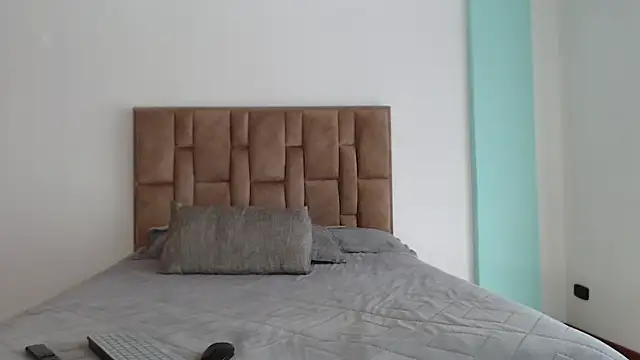 Snapshot of aleejhandraa chatting on September 26, 2025, 8:27 pm aleejhandraa online show from September 26, 2025, 8:27 pm