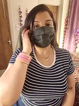 Snapshot of Archi-07 chatting on February 1, 2026, 7:23 pm Archi-07 online show from February 1, 2026, 7:23 pm