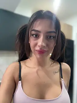 Snapshot of LaraVegas_ chatting on September 27, 2025, 5:02 am LaraVegas online show from September 27, 2025, 5:02 am