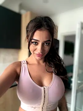 Snapshot of LaraVegas_ chatting on September 25, 2025, 5:35 am LaraVegas online show from September 25, 2025, 5:35 am