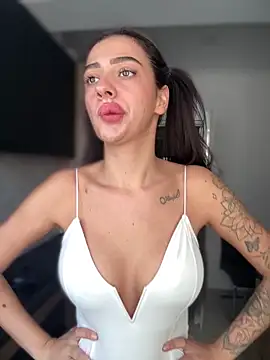 Snapshot of LaraVegas_ chatting on October 25, 2025, 6:12 am LaraVegas online show from October 25, 2025, 6:12 am