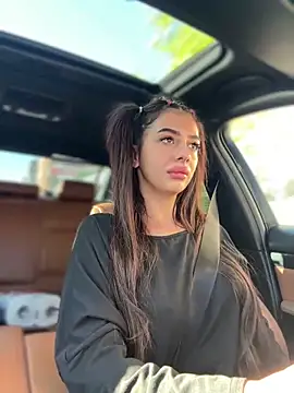 Snapshot of LaraVegas_ chatting on September 19, 2025, 5:44 am LaraVegas online show from September 19, 2025, 5:44 am