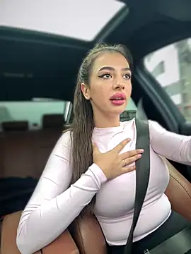 Snapshot of LaraVegas_ chatting on September 30, 2025, 5:35 am LaraVegas online show from September 30, 2025, 5:35 am