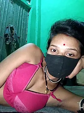 Snapshot of Hoty_girl_143 chatting on October 29, 2025, 12:53 am Hoty girl 143 online show from October 29, 2025, 12:53 am