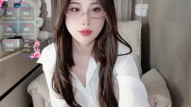 Snapshot of Blossom-666 chatting on September 18, 2025, 2:53 pm Blossom-666 online show from September 18, 2025, 2:53 pm