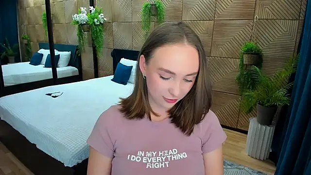 Snapshot of TrueReincarnation chatting on September 18, 2025, 7:28 pm TrueReincarnation online show from September 18, 2025, 7:28 pm