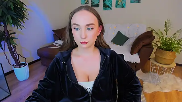 Snapshot of TrueReincarnation chatting on March 19, 2025, 10:31 pm TrueReincarnation online show from March 19, 2025, 10:31 pm