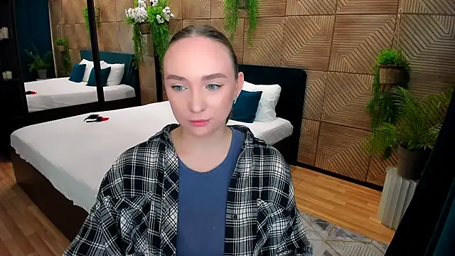 Snapshot of TrueReincarnation chatting on October 3, 2025, 10:17 am TrueReincarnation online show from October 3, 2025, 10:17 am