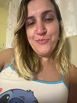 Snapshot of Bia_sexynovaes chatting on February 6, 2026, 11:45 pm Bia sexynovaes online show from February 6, 2026, 11:45 pm