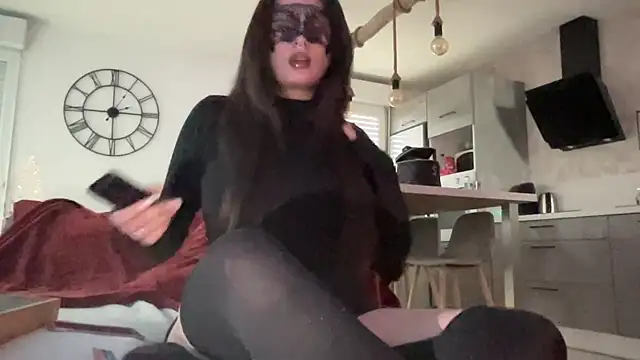 Snapshot of DominaCat75 chatting on December 19, 2024, 1:07 pm DominaCat75 online show from December 19, 2024, 1:07 pm