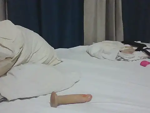 Snapshot of adele-33 chatting on March 2, 2026, 5:08 am adele-33 online show from March 2, 2026, 5:08 am