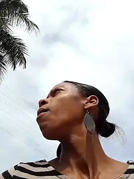 Snapshot of adele-33 chatting on September 26, 2025, 2:35 pm adele-33 online show from September 26, 2025, 2:35 pm