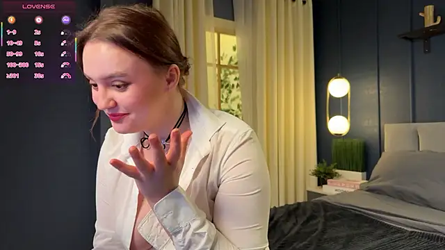 Lella Ryann  online show from February 5, 2026, 5:42 pm