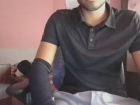 KissesBoyAD online show from November 5, 2025, 4:21 pm