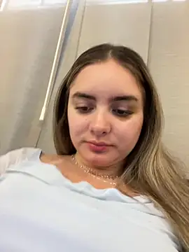 imlindapink online show from October 4, 2025, 5:47 pm