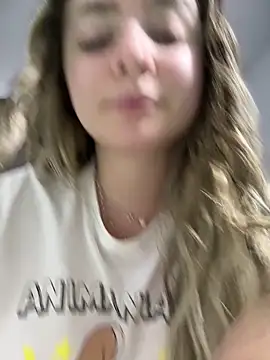 imlindapink online show from September 26, 2025, 1:56 am