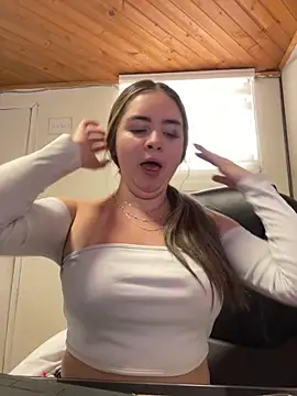 imlindapink online show from October 1, 2025, 3:05 pm