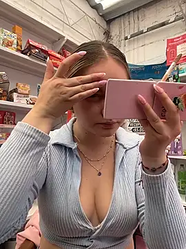 imlindapink online show from April 1, 2026, 5:54 pm