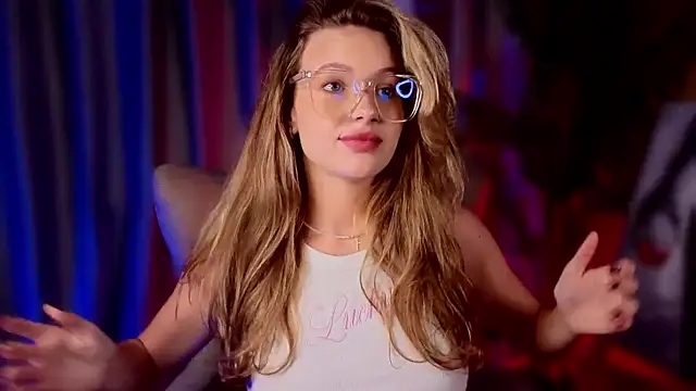 Snapshot of ElizavecaSunrise chatting on September 19, 2025, 1:59 pm ElizavecaSunrise online show from September 19, 2025, 1:59 pm