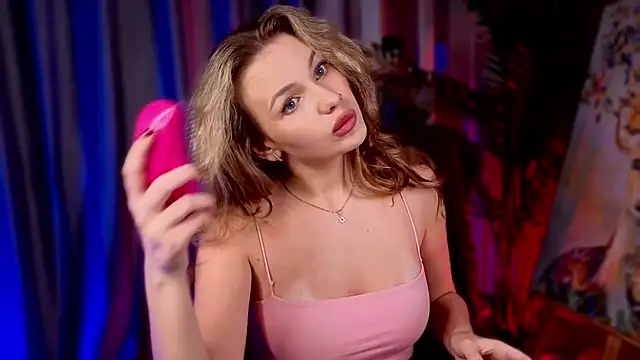 Snapshot of ElizavecaSunrise chatting on October 6, 2025, 2:18 pm ElizavecaSunrise online show from October 6, 2025, 2:18 pm