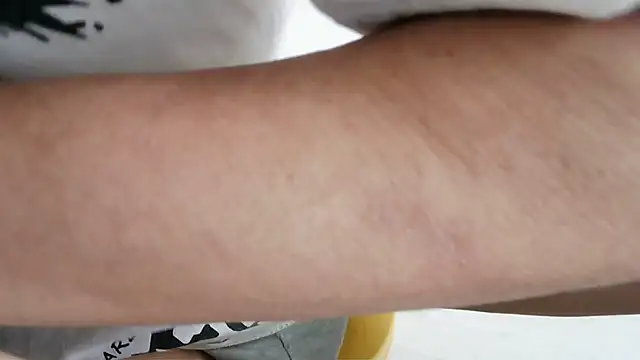 XiaoGuoGuo284512 online show from December 3, 2025, 8:25 am