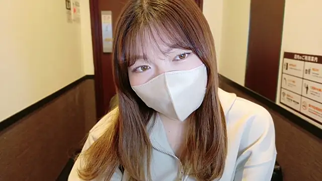 Snapshot of _Yui_ chatting on October 9, 2025, 12:38 pm  Yui  online show from October 9, 2025, 12:38 pm