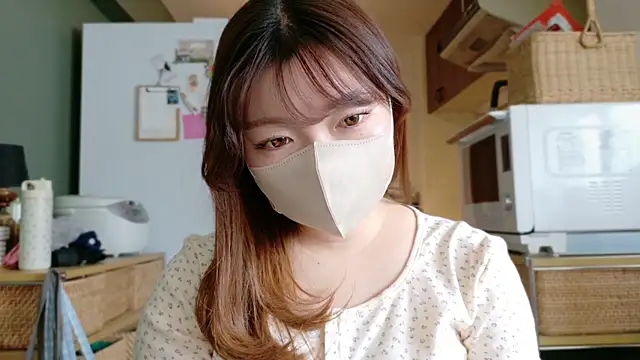 Snapshot of _Yui_ chatting on October 3, 2025, 3:30 am  Yui  online show from October 3, 2025, 3:30 am