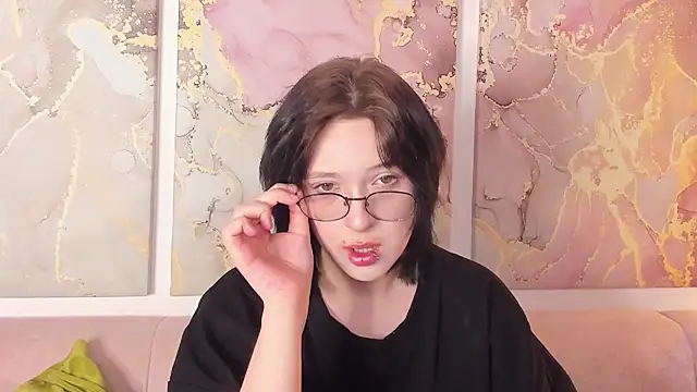 fiamoory online show from December 2, 2025, 1:06 am