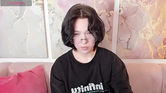 fiamoory online show from April 9, 2026, 1:29 am