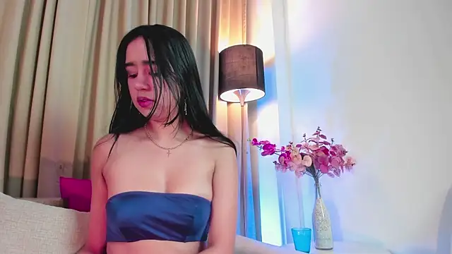 Snapshot of LaraGoldd chatting on February 11, 2025, 12:38 am LaraGoldd online show from February 11, 2025, 12:38 am