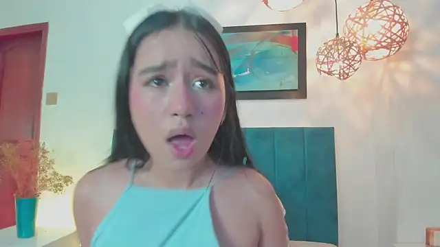 Snapshot of LaraGoldd chatting on October 8, 2025, 12:23 am LaraGoldd online show from October 8, 2025, 12:23 am