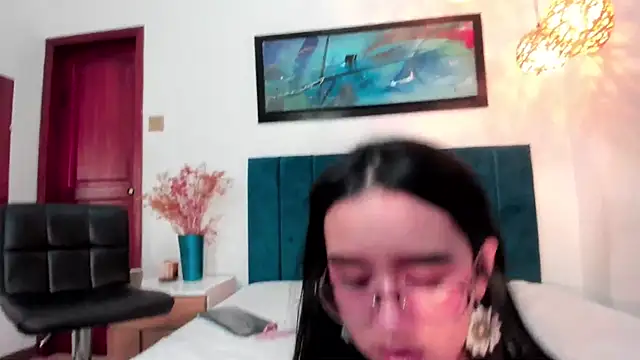 Snapshot of LaraGoldd chatting on February 19, 2025, 4:23 am LaraGoldd online show from February 19, 2025, 4:23 am