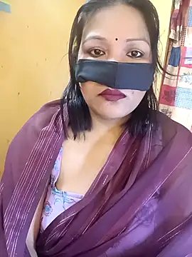 Snapshot of Radhikadavi879 chatting on February 18, 2025, 4:37 am Radhikadavi879 online show from February 18, 2025, 4:37 am