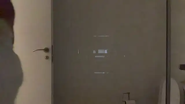 Snapshot of leaxoxo chatting on December 3, 2024, 8:11 pm leaxoxo online show from December 3, 2024, 8:11 pm