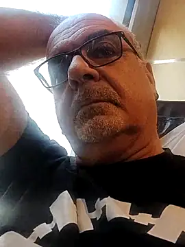 Snapshot of Satiro_Sevilla chatting on September 25, 2025, 7:47 am Satiro Sevilla online show from September 25, 2025, 7:47 am