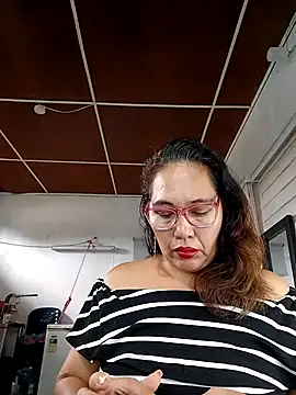 anniecoopeer online show from March 4, 2025, 3:04 pm