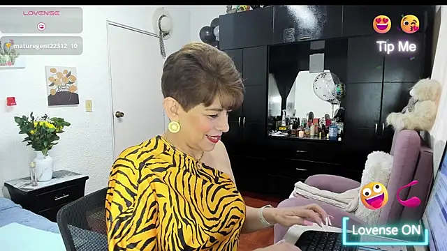 Angelina Stone 65 online show from January 6, 2026, 9:52 pm