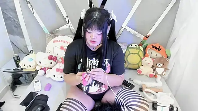 Snapshot of kittyhtx chatting on October 31, 2025, 4:42 am kittyhtx online show from October 31, 2025, 4:42 am