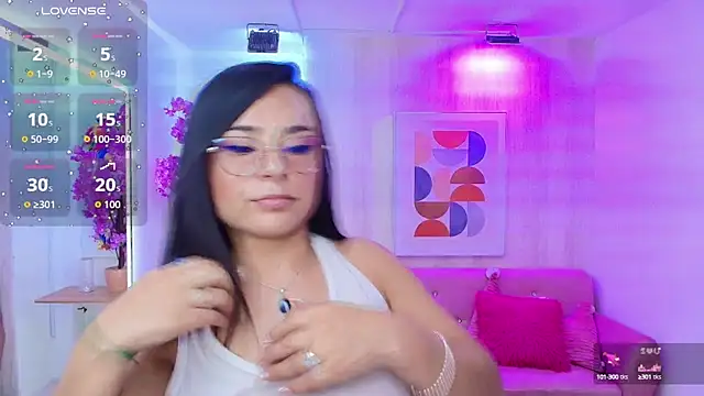 Snapshot of Tiara_rr chatting on September 26, 2025, 7:32 pm Tiara rr online show from September 26, 2025, 7:32 pm