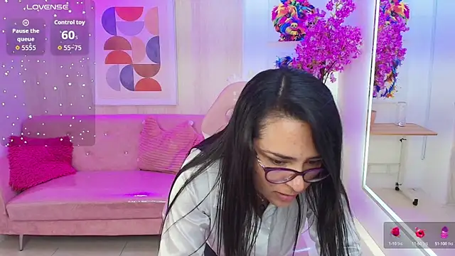 Snapshot of Tiara_rr chatting on October 2, 2025, 7:39 pm Tiara rr online show from October 2, 2025, 7:39 pm