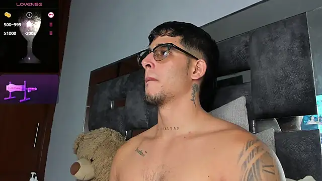 Snapshot of iamcamiloo_ chatting on October 31, 2025, 5:48 am iamcamiloo  online show from October 31, 2025, 5:48 am