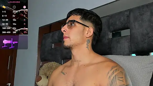 Snapshot of iamcamiloo_ chatting on October 23, 2025, 4:55 am iamcamiloo  online show from October 23, 2025, 4:55 am