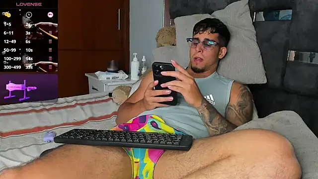 Snapshot of iamcamiloo_ chatting on September 18, 2025, 5:32 am iamcamiloo  online show from September 18, 2025, 5:32 am