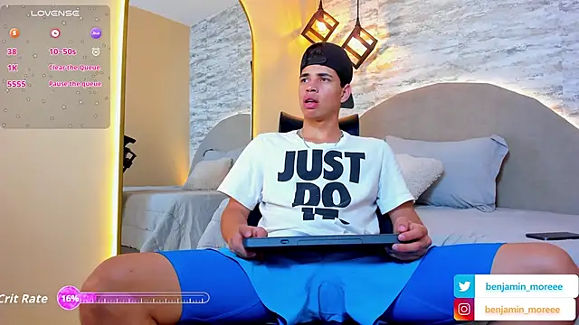 Snapshot of Benjamin_More chatting on October 1, 2025, 5:17 pm Benjamin More online show from October 1, 2025, 5:17 pm