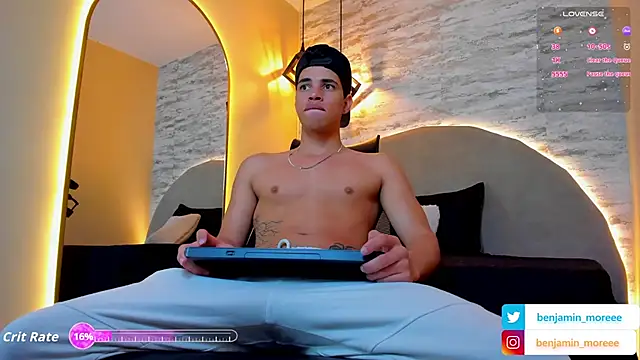 Snapshot of Benjamin_More chatting on October 8, 2025, 11:12 am Benjamin More online show from October 8, 2025, 11:12 am